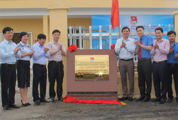 Tổ chức lễ gắn biển công trình chào mừng đại hội đại biểu Đoàn TNCS Hồ Chí Minh Than Quảng Ninh lần thứ V